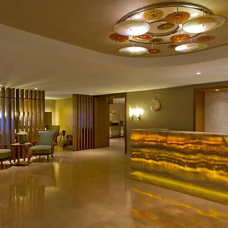 Titanic Deluxe Lara 5*