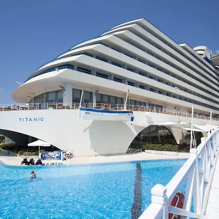 Titanic Deluxe Lara 5*
