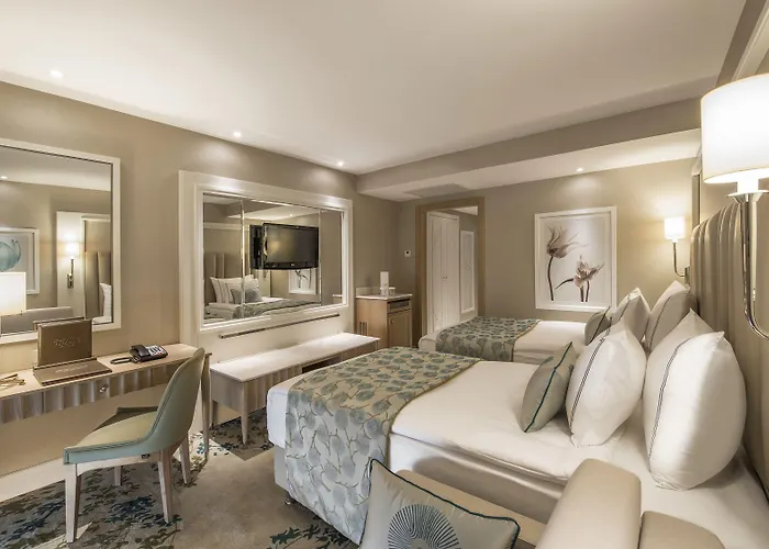 Titanic Deluxe Lara 5*