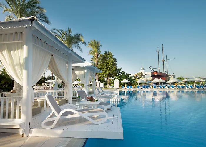 Titanic Deluxe Lara אנטליה