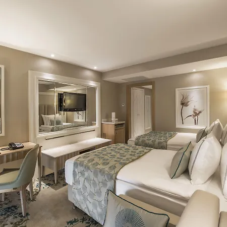 Titanic Deluxe Lara 5*