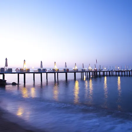 Titanic Deluxe Lara منتجع